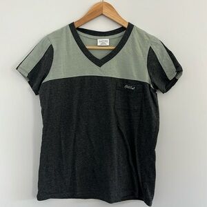 "Chill out" V-neck Tee